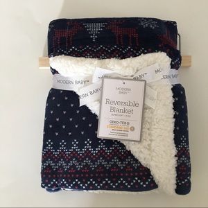 NEW Modern Baby Baby Blanket Super Soft Sherpa Reversible Blue Holiday Theme